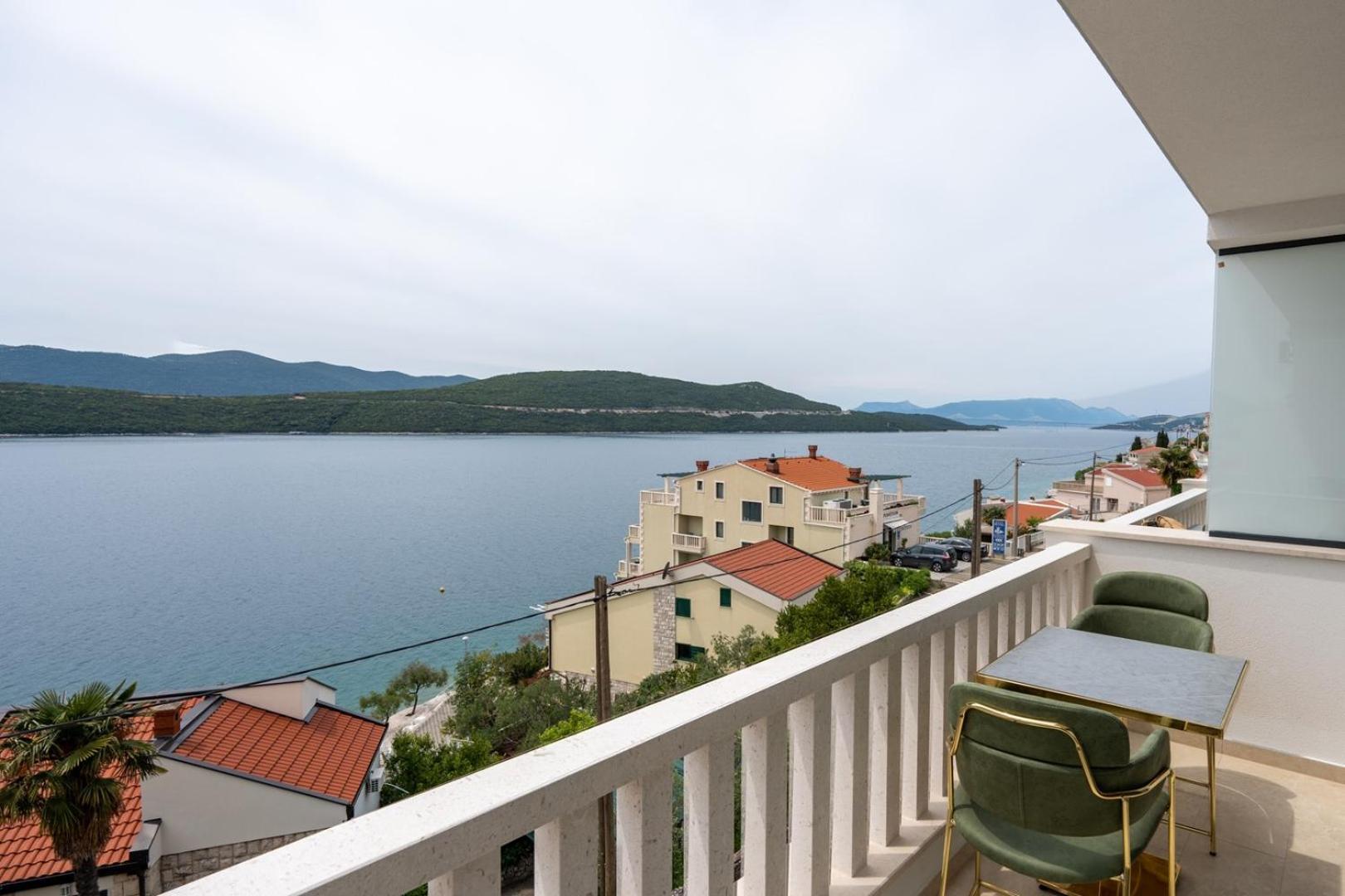 Villa Emina Sa Privatnom Plazom I Parkingom 内乌姆 外观 照片